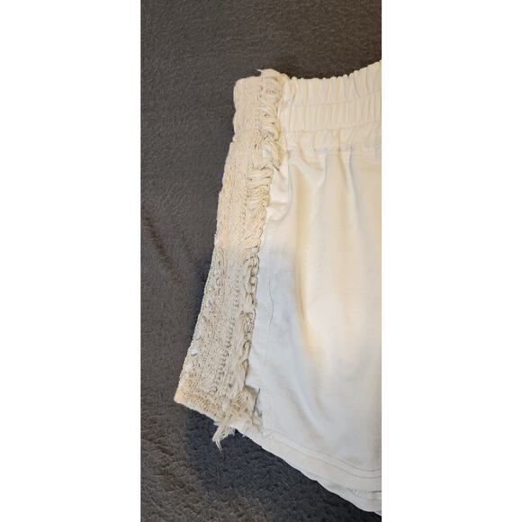 Free People Movement Solstice Shorts Size M‎ Ivory Crochet Trim Fringe Lined - Picture 6 of 11